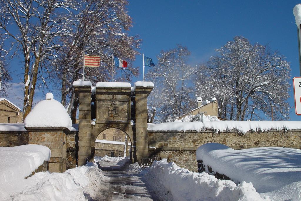 Hotel Et Residence Le Clos Cerdan Mont-Louis Buitenkant foto